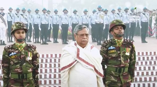 ৫৫তম বিজয় দিবসে সূর্যোদয়ের সঙ্গে শহীদদের প্রতি রাষ্ট্রপতির গভীর শ্রদ্ধা